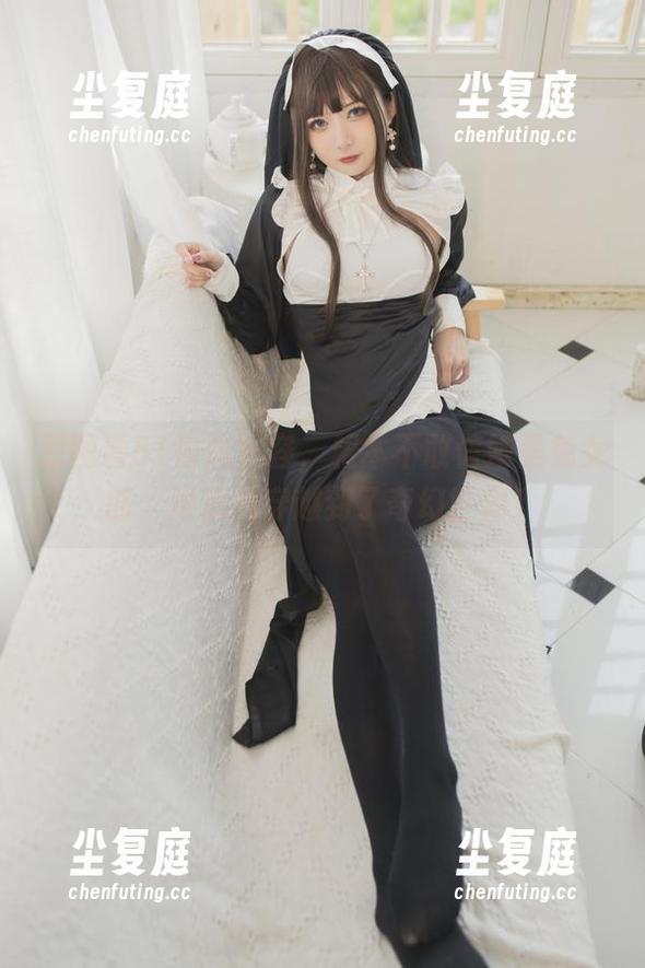 原图看51酱这妆容，根本不敢信她是兔女郎，难道我穿越到了奇幻世界？