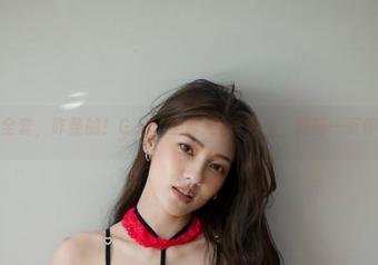 这红裙配全套，咋整的！G.su(全智秀)真会挑，眼睛一直停不下来。