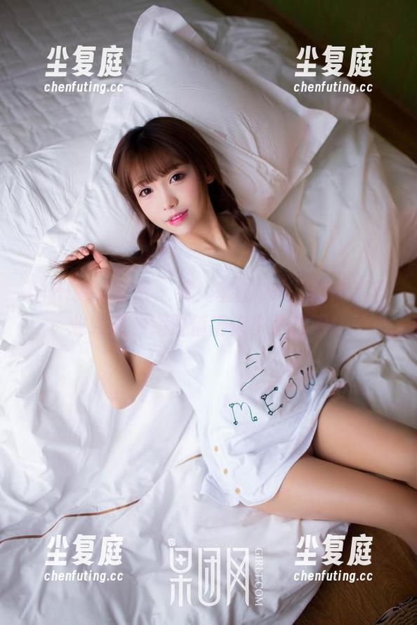 GIRLT果团网 - 看！蜜桃Q妹儿的高清职业装照，绝对值得你多看几眼！