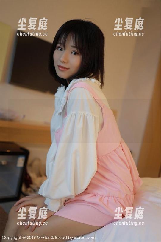 MFStar模范学院-Laura苏雨彤 MFStar模范学院 - 这种连体衣从Laura苏雨彤身上穿出,私房都要给自己打call,别的美图我真没眼看。
