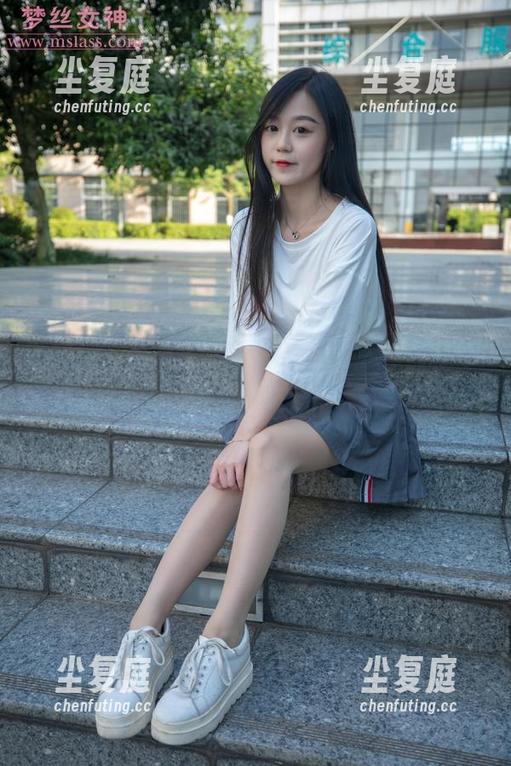 MSLASS梦丝女神-小酱 MSLASS梦丝女神 - 从黑皮肤的折磨到欢乐图集,小酱教你玩转对比!