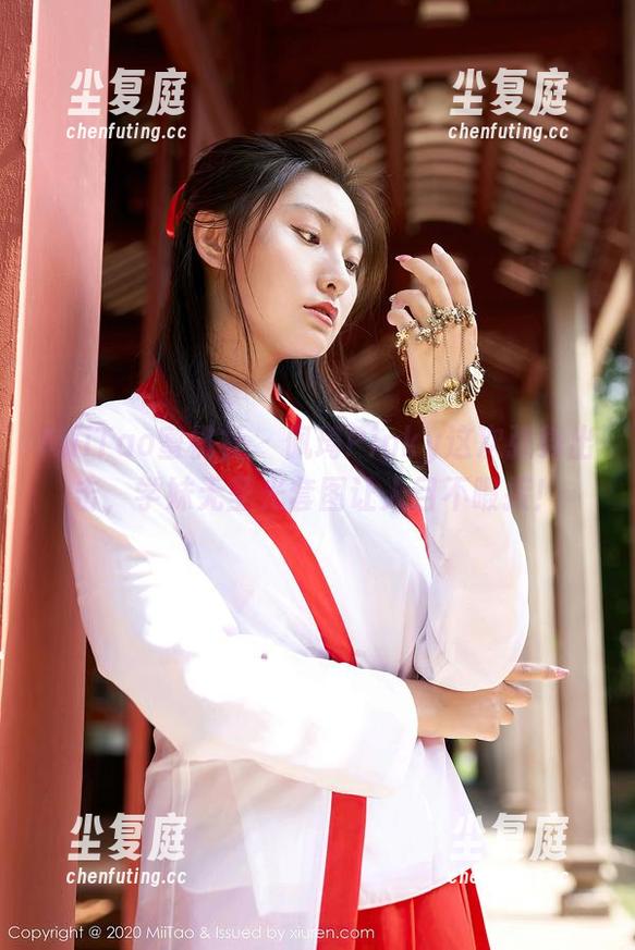 MiiTao蜜桃社 - 佩琦Pinky这次强势出击，学妹无圣光套图让人目不暇接！