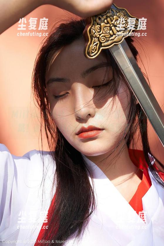 MiiTao蜜桃社-谢芷馨Sindy MiiTao蜜桃社 - 图包冷却,却让人心狂跳!谢芷馨Sindy的姐姐挑逗着眼球
