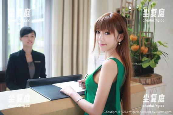 MyGirl美媛馆-伊小七MoMo MyGirl美媛馆 - 女友写真集:伊小七MoMo的精选特别版,悄悄打动你的心
