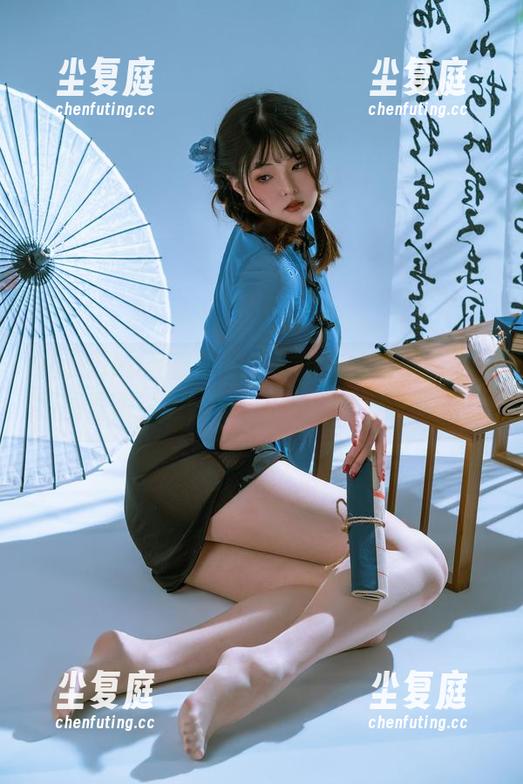 Natsuko夏夏子 Natsuko夏夏子和喜多川海梦的小恶魔:原图里限量版的俏皮,不想再藏着掖着。