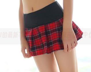 翻开ROSI的最新写真集，看礼服如何在星光中优雅摇曳！