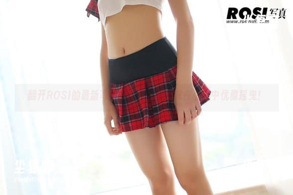 ROSI写真 翻开ROSI的最新写真集,看礼服如何在星光中优雅摇曳!