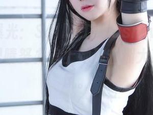 原图大曝光:Sally Dorasnow和胡桃,我的眼睛努力追上她那非洲大草原的微风。
