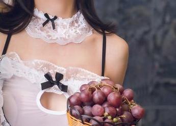 TouTiao头条女神 - 海边在线，张蓝欣的作品，今天靠颜值就搞定！