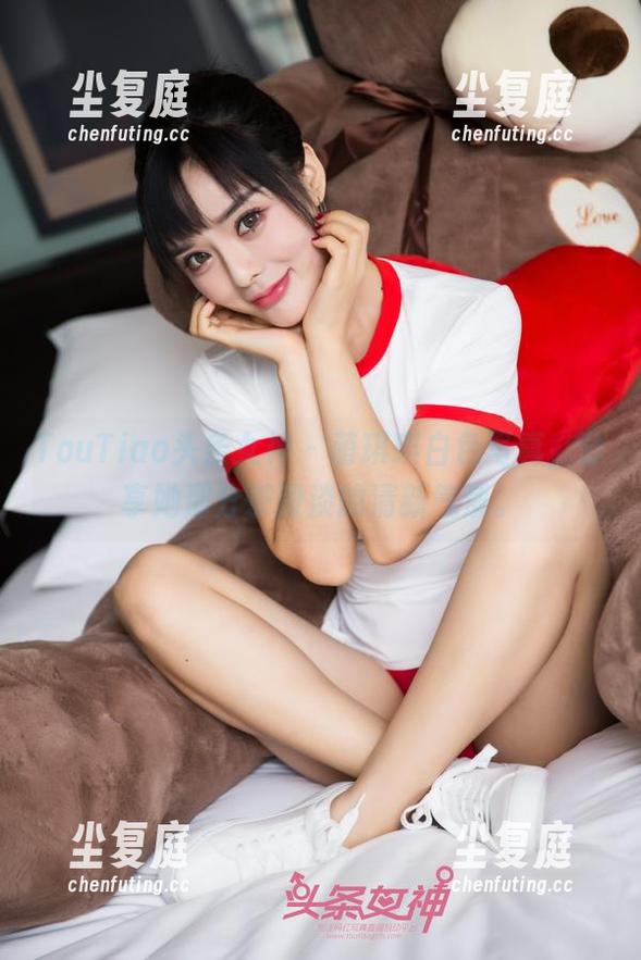 TouTiao头条女神-萌琪琪 TouTiao头条女神 - 萌琪琪白色写真,分享她那分茶般淡的清新气质。
