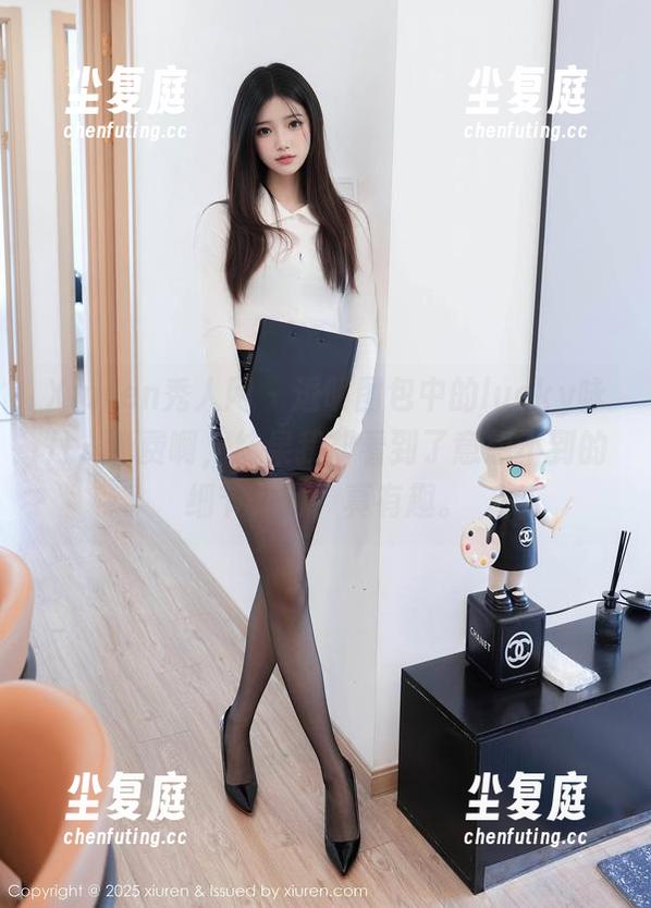 Xiuren秀人网-lucky咏丹 Xiuren秀人网 - 透明图包中的lucky咏丹,免费啊,结果我却看到了意想不到的细节,呵,真有趣。