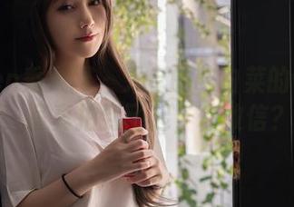 Xiuren秀人网 - 天台的吃白菜的vi菜菜：写真拍到飞起，你敢信？
