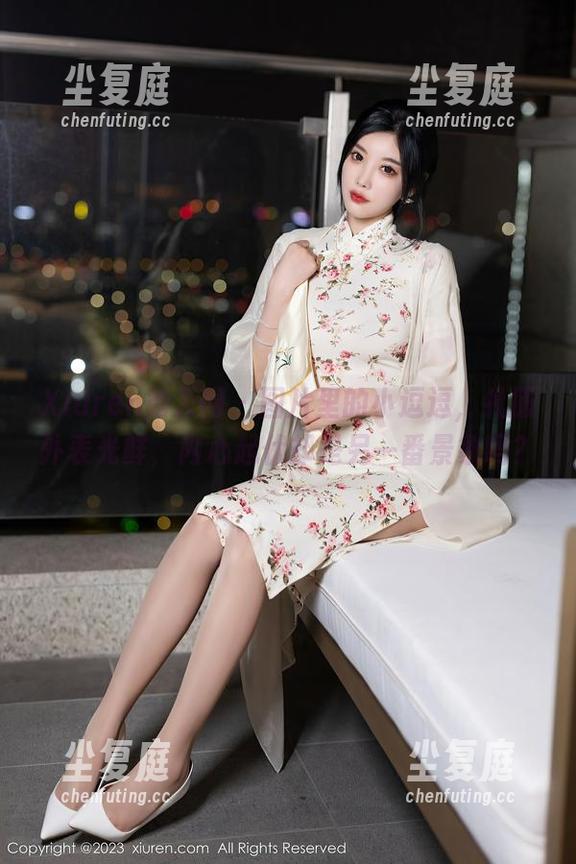 Xiuren秀人网-小逗逗 Xiuren秀人网 - 图片里的小逗逗,礼服外表光鲜,内心起伏却是另一番景象吗?