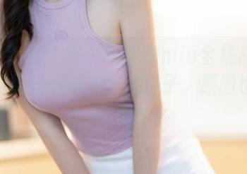 Xiuren秀人网 - 徐微微mia全集总动员:户外樱花园里的懒散日子。原图也够可爱吧?