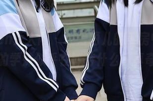 Xiuren秀人网 - 在爱丽儿的私房中,图片中的学妹似乎在等待什么…真奇怪。
