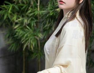 Xiuren秀人网 - 办公室高清图册：王馨瑶Yanni的“工作状态”，是认真还是放飞自我？