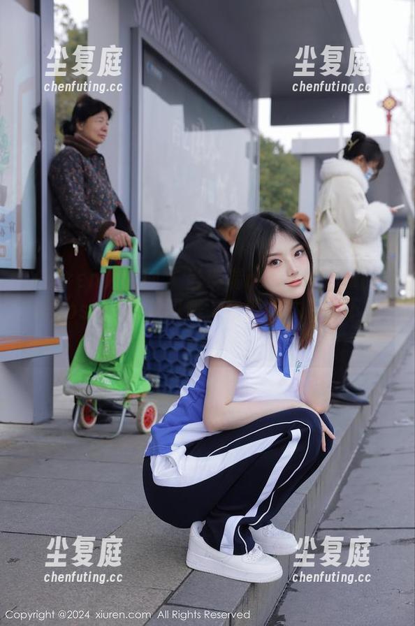 Xiuren秀人网 - 当瑞瑞ruirui在浴缸里摆pose，水花四溅，资源根本停不下来！