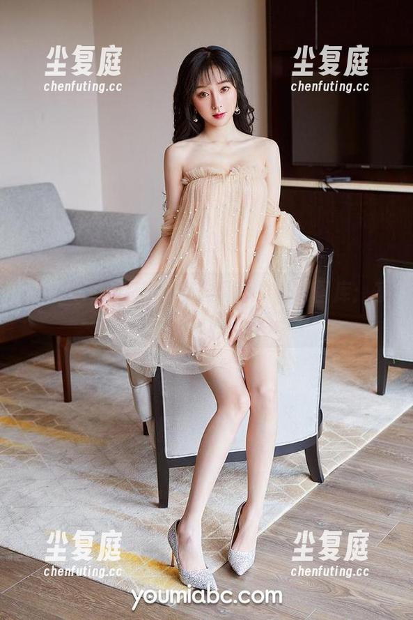 YouMi尤蜜荟-合法萝莉 YouMi尤蜜荟 - 合法萝莉的居家图库:家里的一切都值得被记录