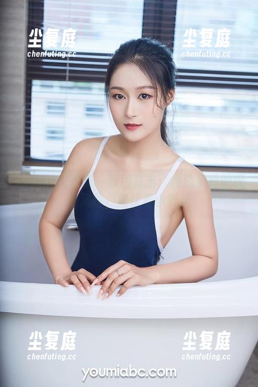 YouMi尤蜜荟-合法萝莉 YouMi尤蜜荟 - 原图直击:合法萝莉的皮衣风格,潜伏着小野趣