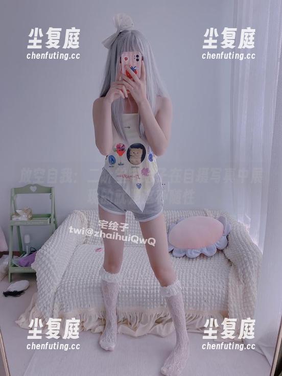 放空自我：二阶堂宅绘子在自摄写真中展现的就是这种随性
