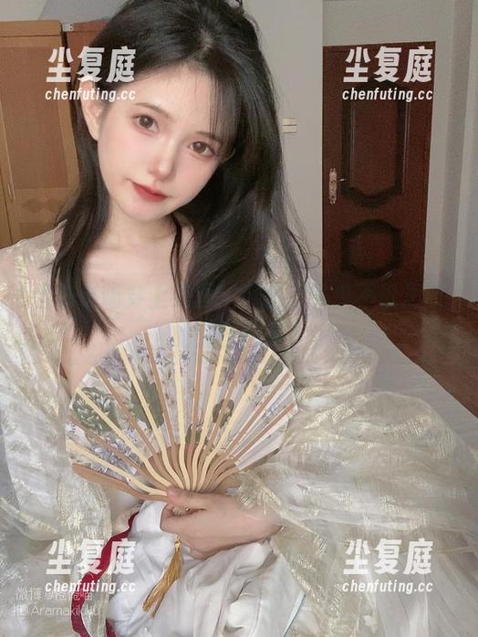 倦倦喵 当倦倦喵穿上汉服,诞生了多少不可思议的美图合集?