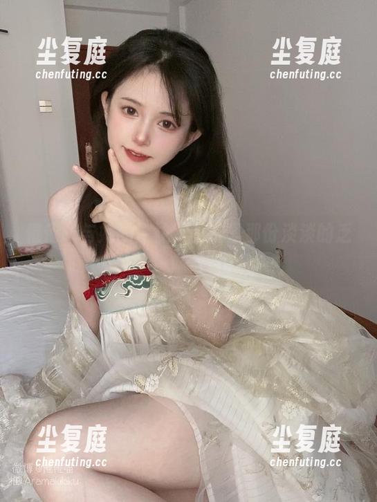 倦倦喵 倦倦喵与她的丝袜,图片里那份淡淡的乏味感