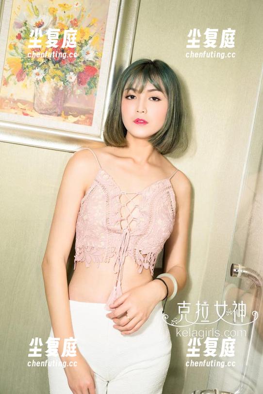 克拉女神-苏可可 克拉女神 - 哈,苏可可又在试牛仔裤了,精选图片暴露了她的懒惰风。