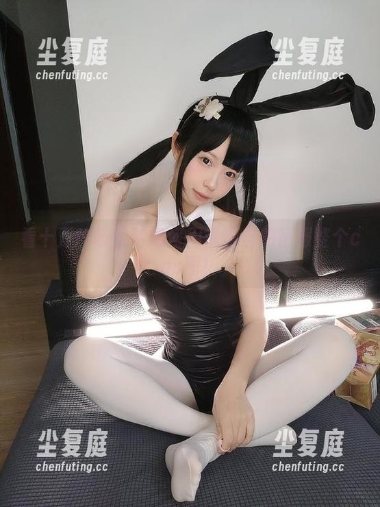 看十万珍吱伏特如何用精选自拍征服整个cos圈！