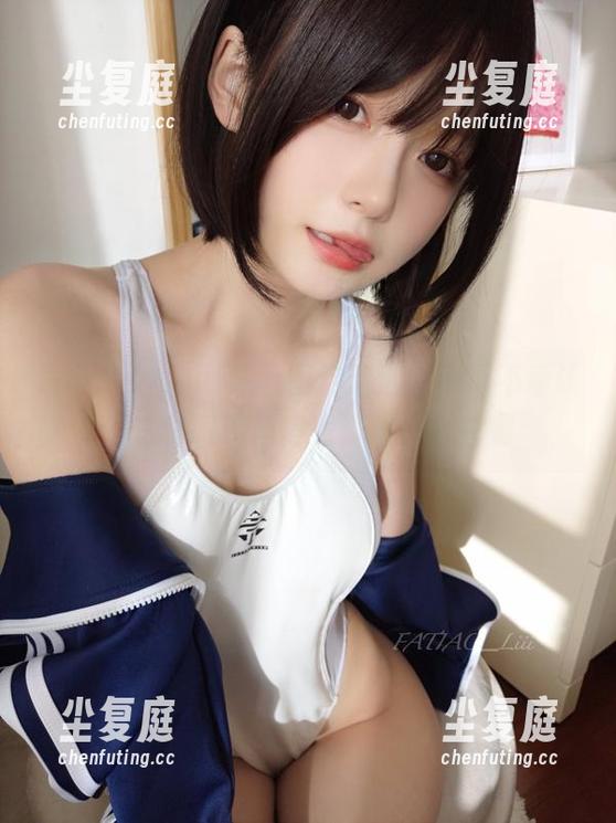 发条少女yoki泳装图包精选，不得不承认，这种眼线画得跟泳圈一样弯啊
