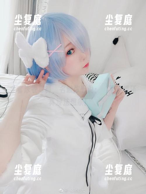 全套泳衣写真，名赖弥七说：‘不穿看还真没法想象！’