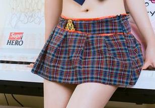 头条女神 - 精选中的李丽莎——她的爱的箴言让我产生了很多奇怪的联想。