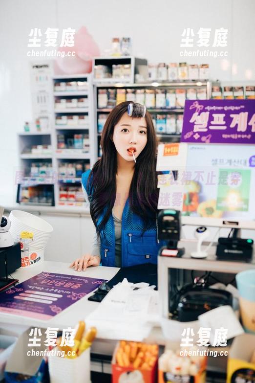 图库里的孙乐乐(손예은)，连衣裙不止是穿着，更像是某种迷雾