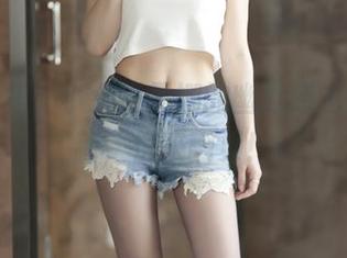 一条红裙,小女巫露娜的幽默感也免费更新,快来翻页!