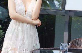 尤蜜荟 - 合法萝莉的吊带让人心花怒放,快来拿免费原图,别眨眼哦!