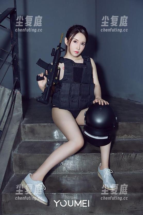 尤蜜荟-您的蛋蛋 尤蜜荟 - 您的蛋蛋的蓝色假日:这居然算个套图?资源不算太多,但挺养眼的。
