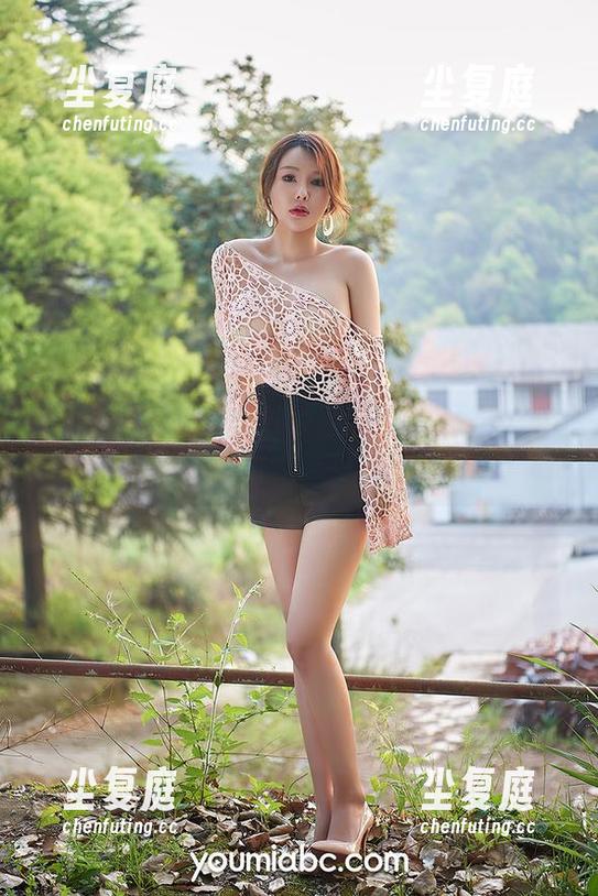 尤蜜荟-抖娘利世 尤蜜荟 - 抖娘利世的红颜玉体:无圣光下的美图一览,任你随意想象