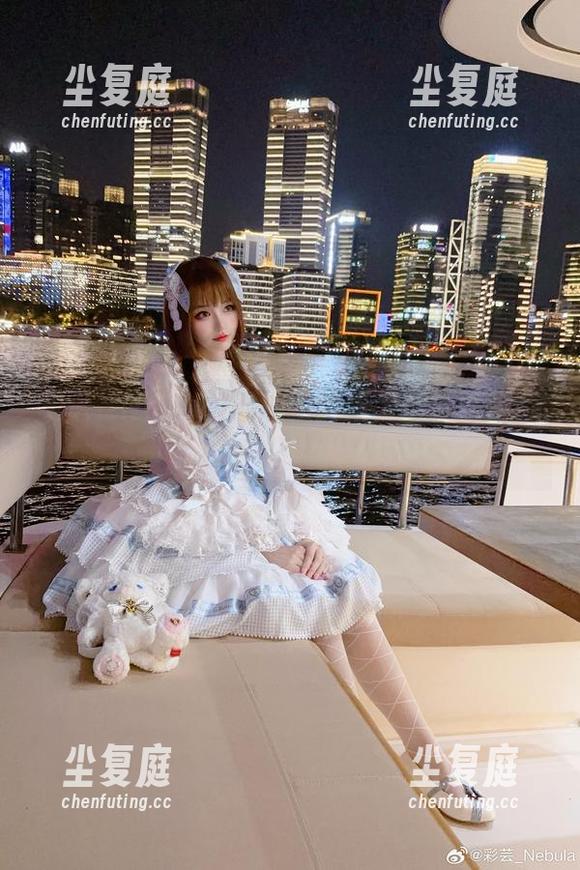 彩芸_Nebula 彩芸_Nebula的私拍图集,婚纱与我,这又是个什么关系?
