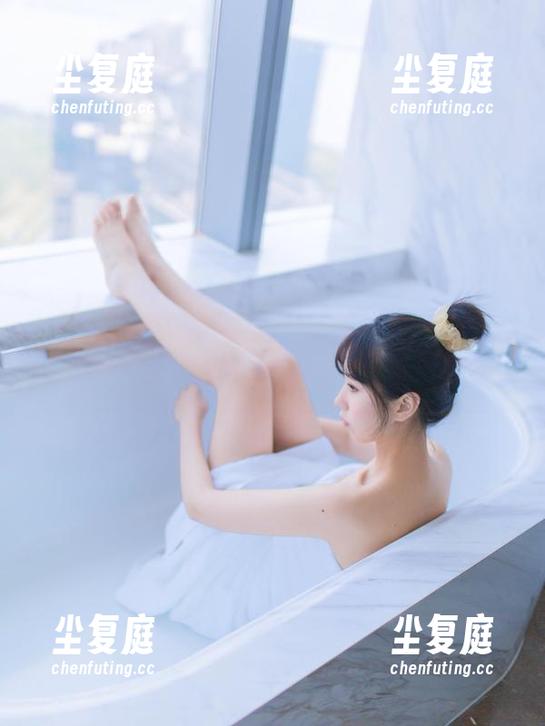 念雪ww 看念雪ww的职业装:原图也许是上班路上的必备资源!