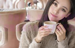 推女神 - 精选图集:喵喵哒在校园里摆pose,碰到五颜六色的袋子也不尴尬!
