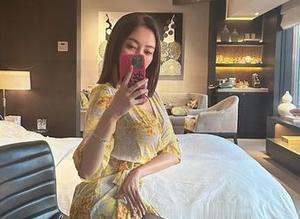 微密圈 - 这张写真里的果儿Victoria和黑丝短裙，难道是我的新爱好？
