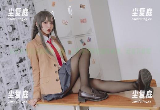 果咩酱 保证你没见过的麻衣校服,这可是果咩酱的写真集,赶紧下载啊。