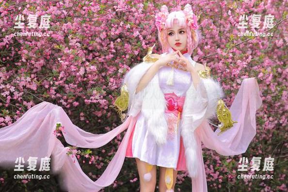 听说桃暖酱给雷姆拍的美图能让人陷入沉思...或者彻底迷失？