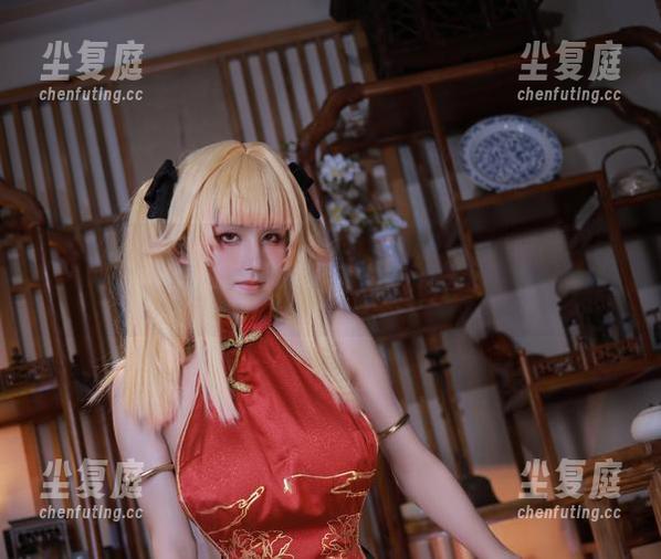 桜满三时的私拍合集带点俏皮，双马尾看得我都想试试这种造型！