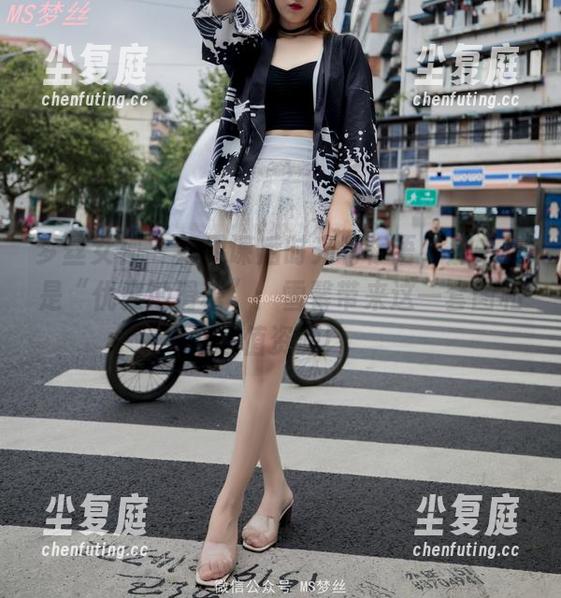 梦丝女神-雪馨 梦丝女神 - 如果课后时光有标语,那一定是“优雅地滑稽”:雪馨带来这一套图和超值资源!