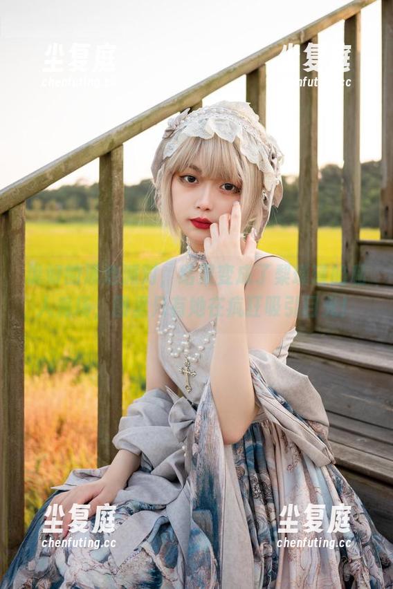梨瑾瑾 说好的泳池派对,结果变成了梨瑾瑾的私人秀场,图里只有她在疯狂吸引目光!
