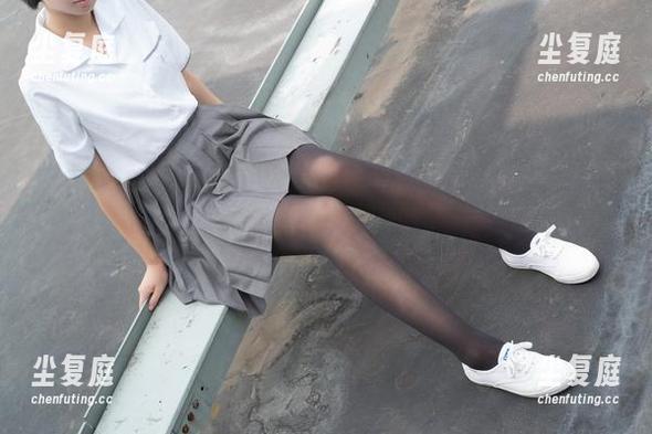 森萝财团-小奶糕Milky 森萝财团 - 福利多到你不敢信,小奶糕Milky的女友原图奉上