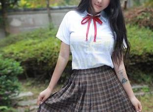 模范学院 - JK图集：Arude薇薇似乎想表达点什么，但我只想看衣服的皱褶。
