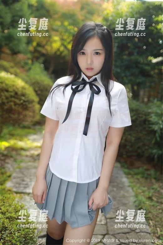 模范学院-萌琪琪Irene 模范学院 - 原图里的萌琪琪Irene,牛仔裤的可爱不止于此!