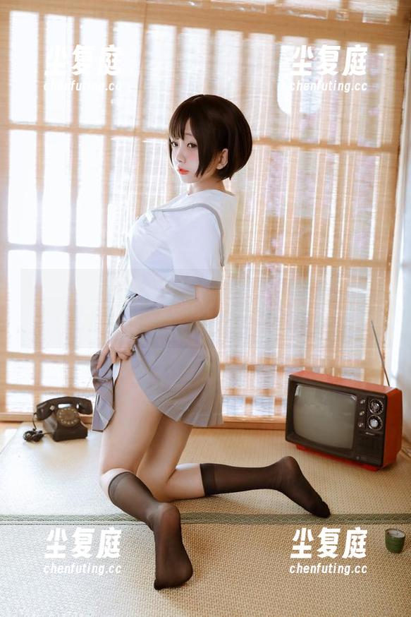 原图下载需求：樱井小莜护士的优雅姿态，来看个热闹吧！