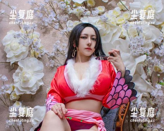 樱晚gigi一戴上眼镜，全场都惊呆了！临近才发现，原来眼镜也能改造人？